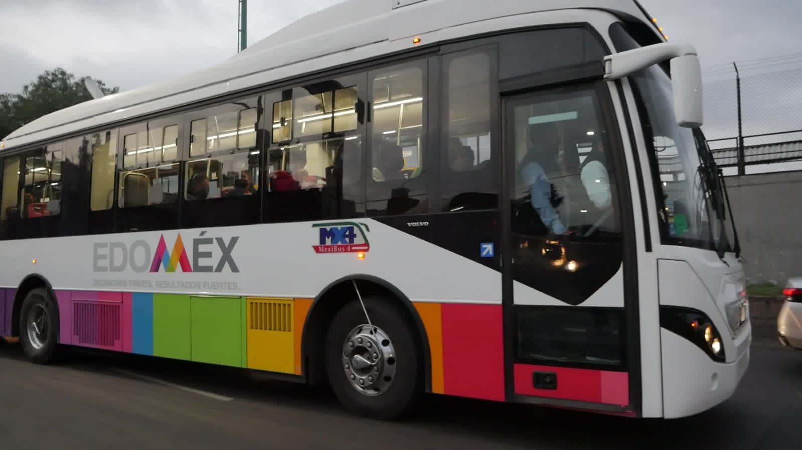 Mexibús varado por bloqueo en vía Morelos