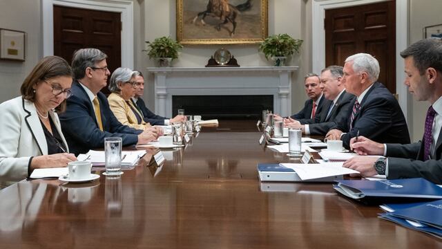 Vicepresidente estadunidense, Mike Pence. Celebración.