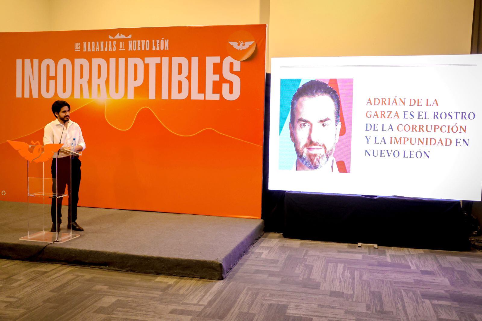 Exhiben supuesta red de “moches” de Adrián De la Garza