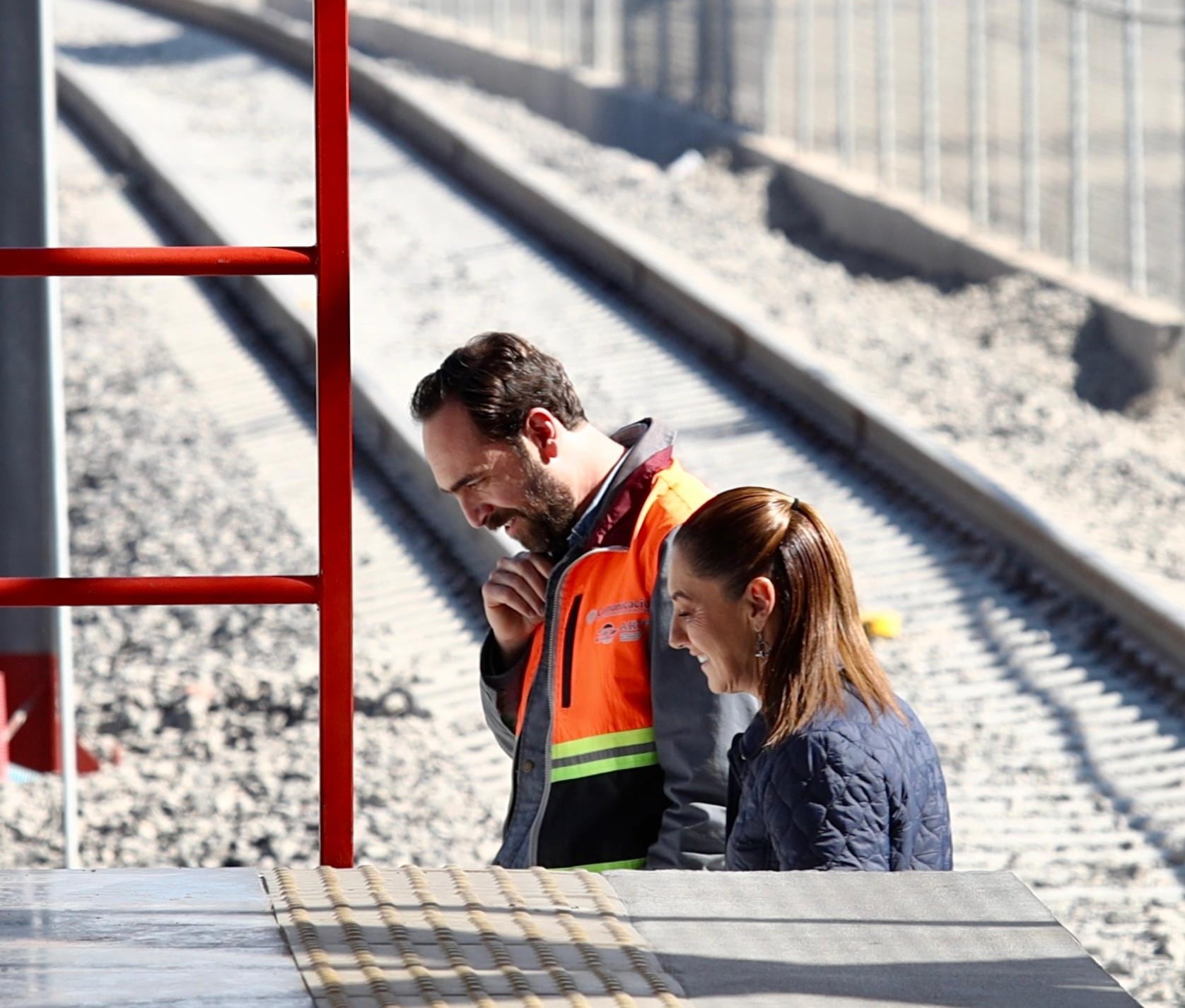 Claudia Sheinbaum y Delfina Gómez en el Tren Suburbano al AIFA