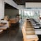 Restaurante Pujol busca a meseros con Licenciatura pero pone en duda el salario mínimo, según esta vacante