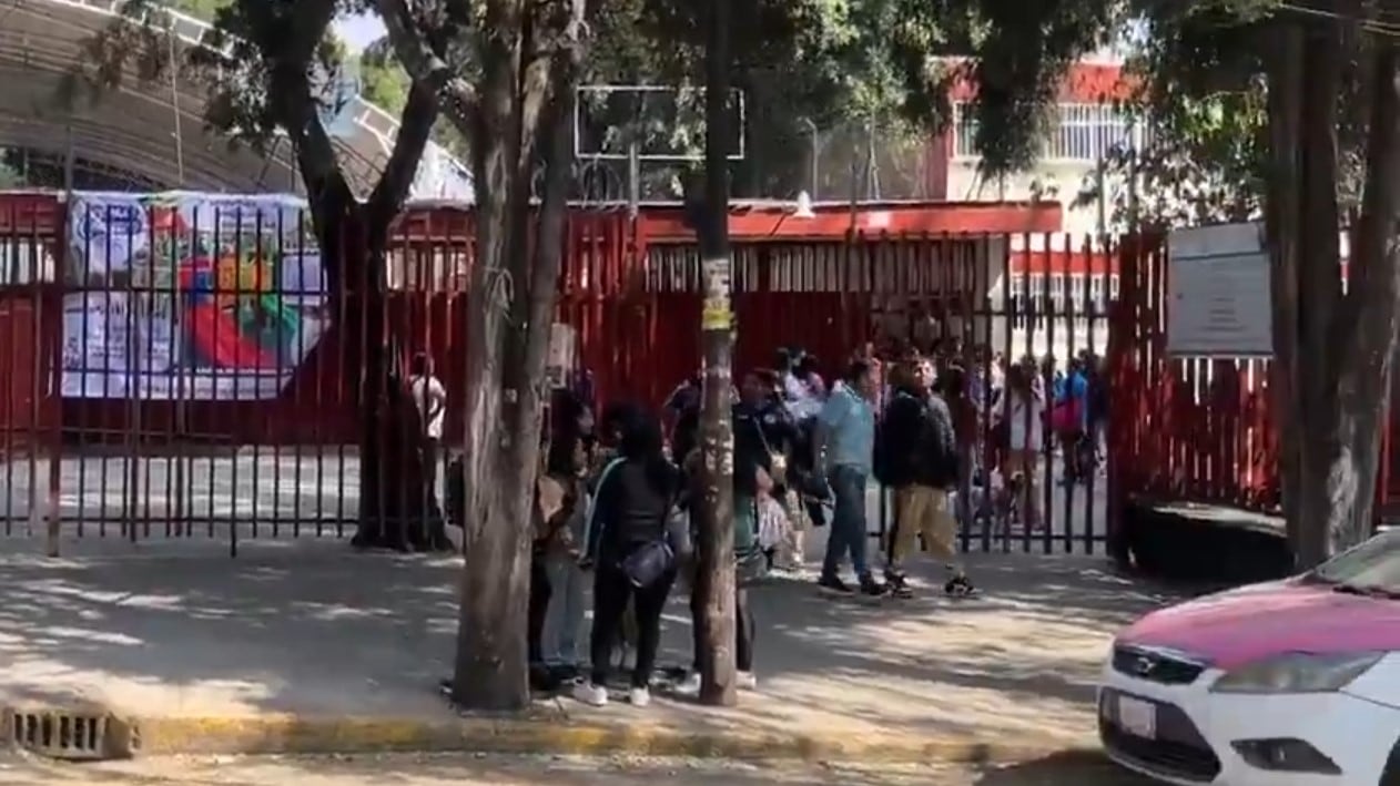 Alumno lleva arma a secundaria en Azcapotzalco y desalojan plantel