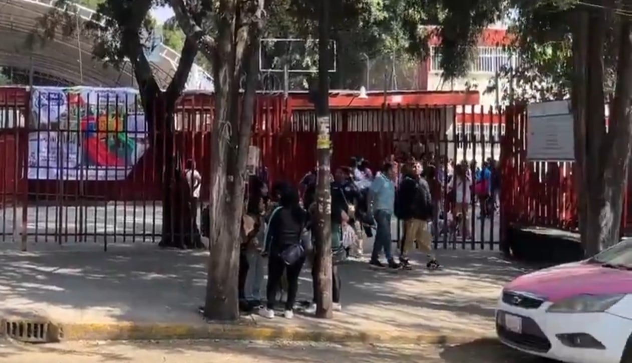 Alumno lleva arma a secundaria en Azcapotzalco y desalojan plantel