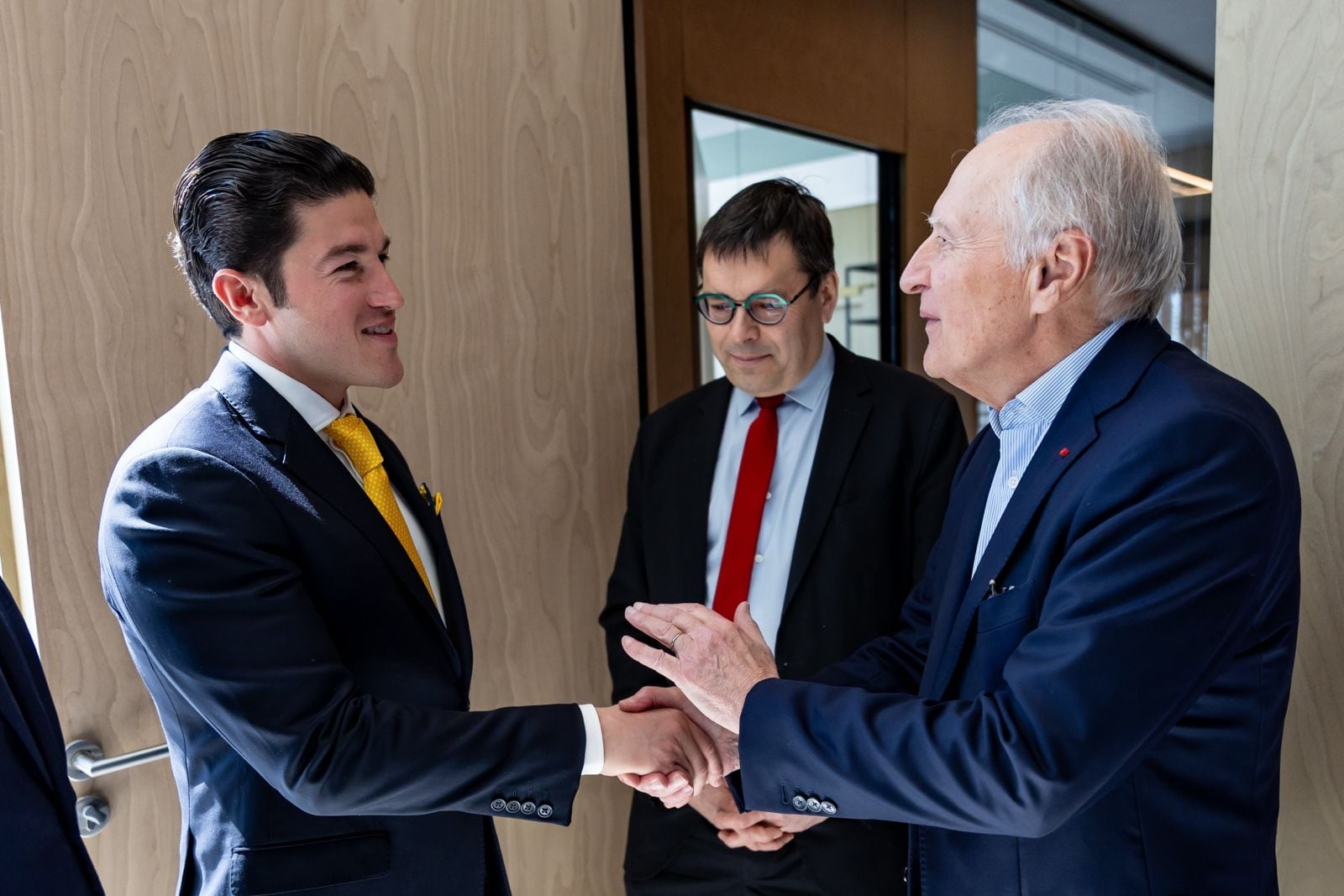 Samuel García y directivos de VINCI Airports