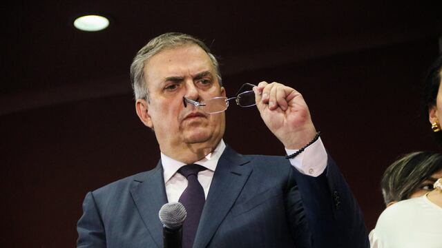 Marcelo Ebrard solicita licencia como senador