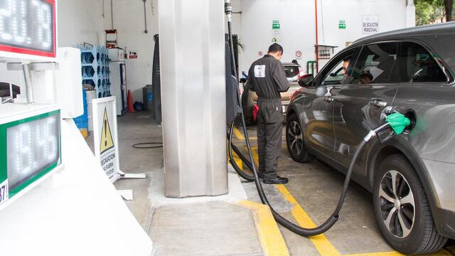 Gasolinería. Premium sin estímulo.