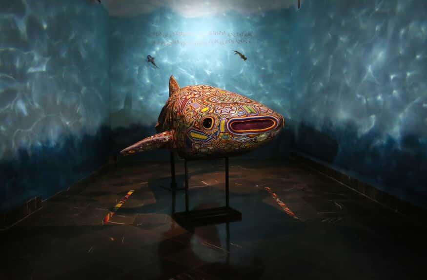 La exposición El Murmullo de los Océanos de César Menchaca, instalada en la Galería del Palacio Municipal de Puebla, extiende su permanencia hasta el 2 de noviembre tras el éxito de asistencia.