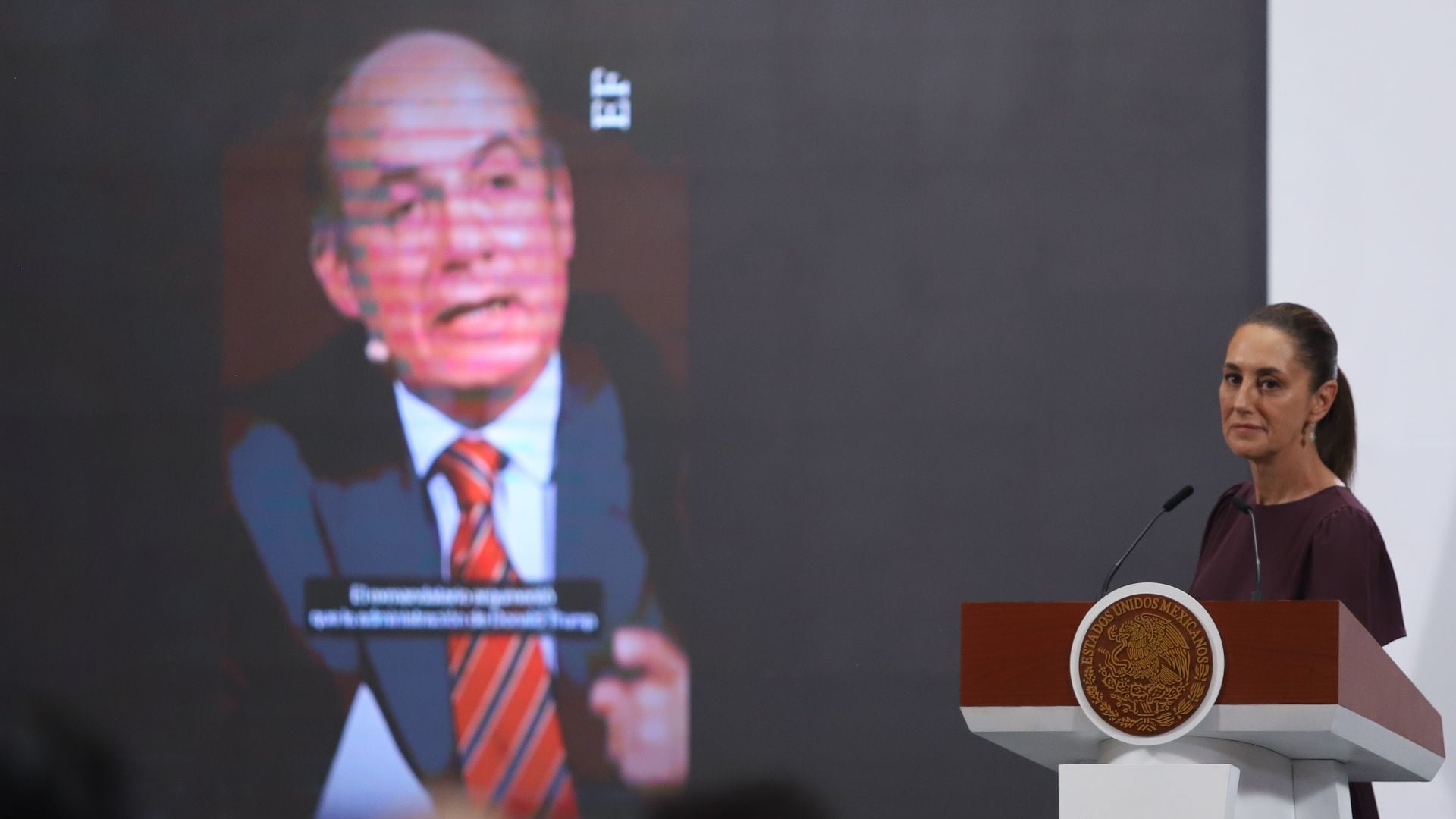 Mañanera de Claudia Sheinbaum hoy jueves 22 de mayo de 2025. Temas importantes: Ximena Guzmán y José Muñoz, llamada con Donald Trump, director de Phillips, gusano barrenador, CNTE, Tim Golden, lista negra, Nacho Rodríguez, El Chapucero, Hecho en México, Terry Cole, DEA, Marco Antonio Suástegui, presa La Parota, crecimiento del PIB, impuestos a remesas, inversión extranjera directa, elecciones del Poder Judicial, Rocío Nahle, maíz transgénico, IMSS Bienestar, tráfico de armas, Marcelo Ebrard, legisladores de Estados Unidos, economía de México, Polos de Desarrollo para el Bienestar, fabricantes de acero y aluminio, Viviendas del Bienestar, Rosario Castellanos y más