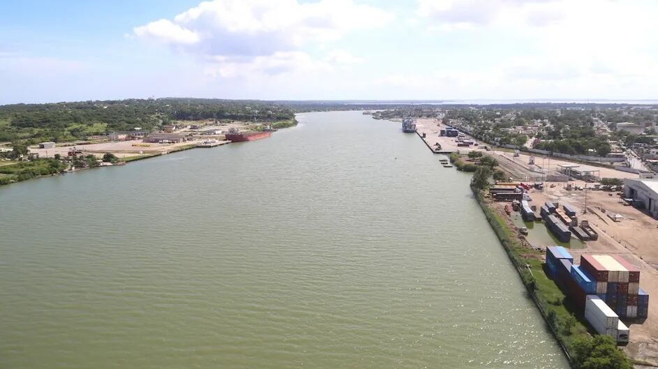 Ante riesgo de desbordamiento de Río Pánuco, evacúan a familias de colonia Guadalupe Victoria en Tamaulipas