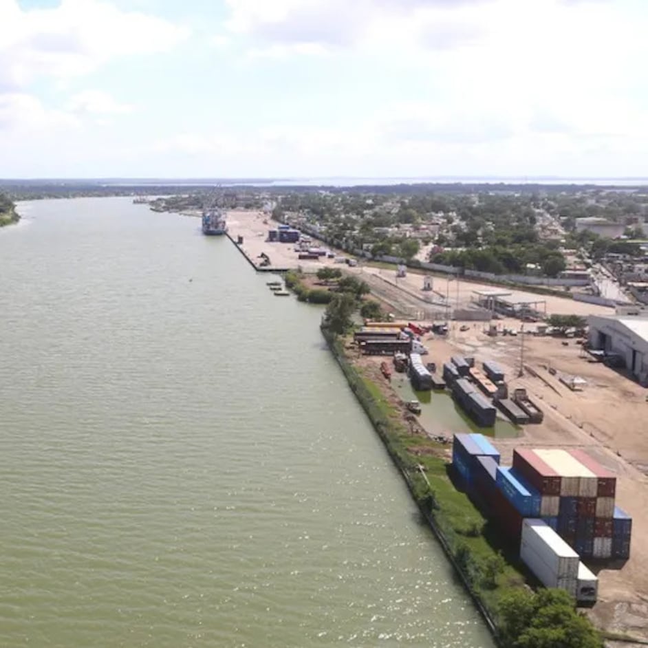 Ante riesgo de desbordamiento de Río Pánuco, evacúan a familias de colonia Guadalupe Victoria en Tamaulipas