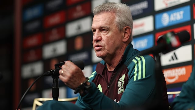 Javier Aguirre y afirma que los futbolistas deben aguantar la crítica