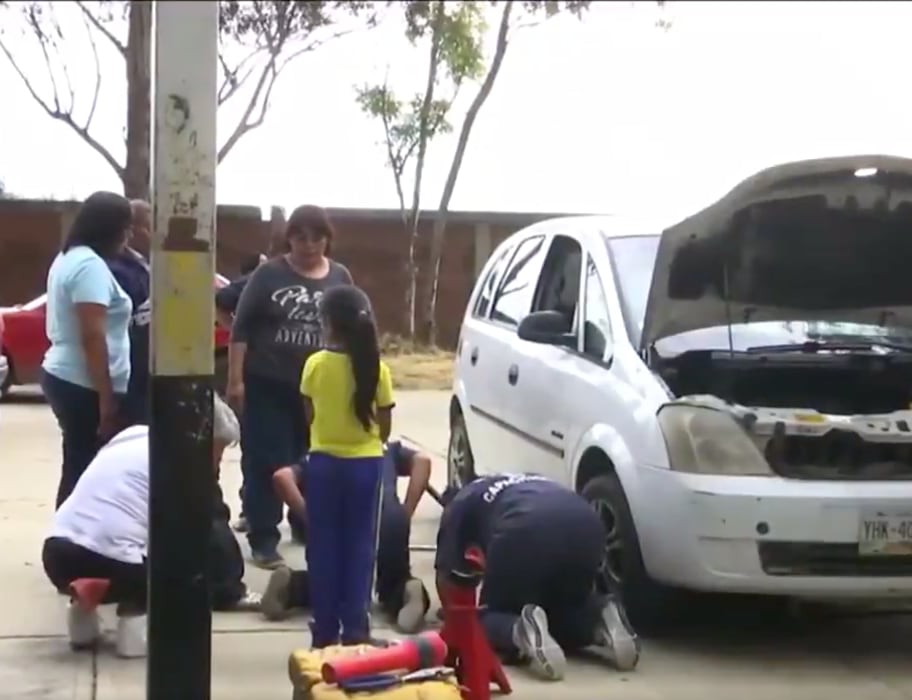 Mujeres toman curso de mecánica automotriz en Oaxaca