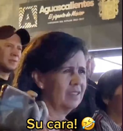 Mamá del vocalista de Here Comes the Kraken