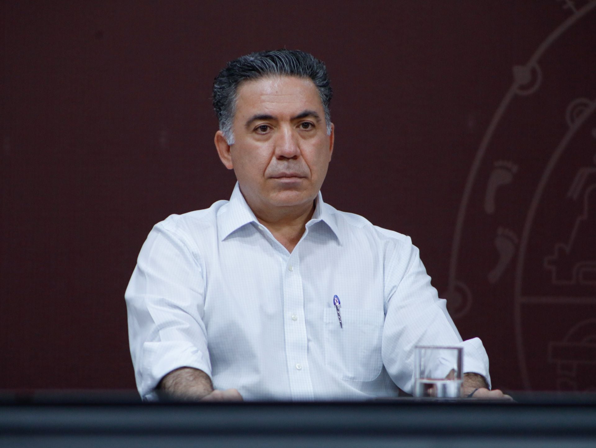 Enrique Inzunza asegura que está en el Senado, aunque no se le ha visto en su oficina