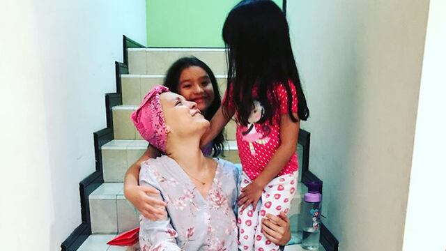 Karla Luna y sus hijas