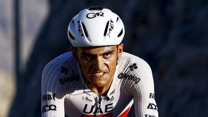 Isaac del Toro sufre lesión en muslo derecho tras caída