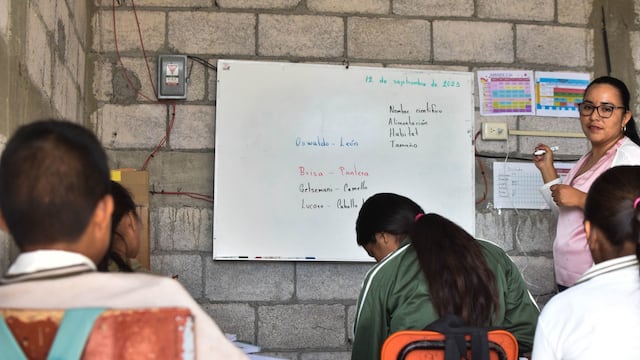 Estudiantes de la Escuela Telesecundaria ‘Francisco González Bocanegra’