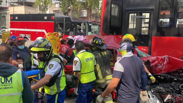 5 personas resultaron lesionadas por la carambola de la CDMX en avenida Insurgentes y Eje 1 Norte