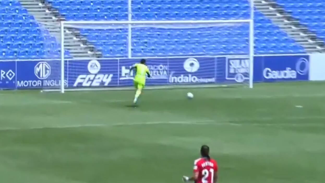 El insólito gol en el futbol femenil que ya le está dando la vuelta al mundo