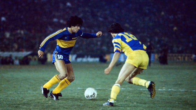 Así fue el primer gol de Diego Maradona en el Estadio Azteca