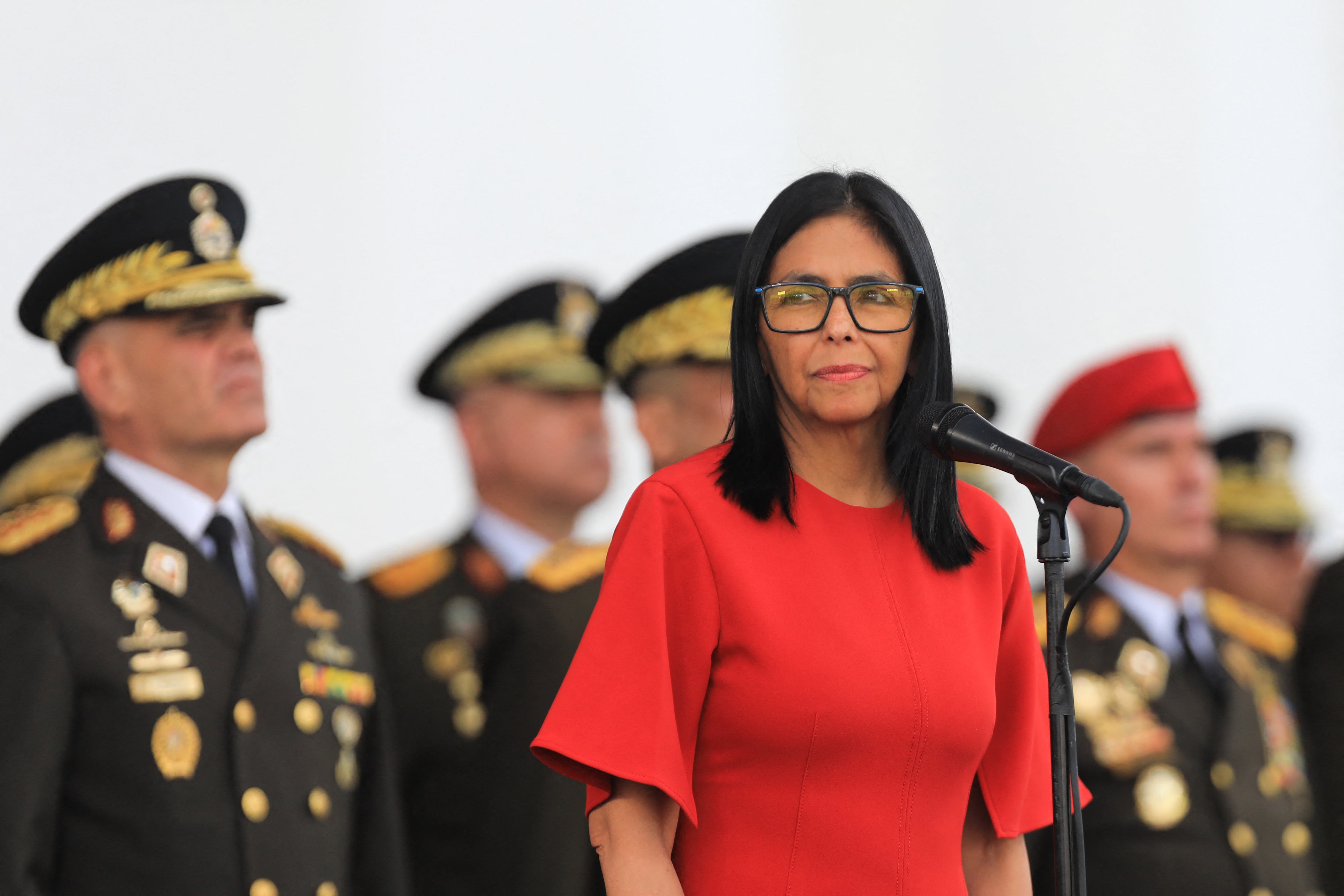 Delcy Rodríguez amenaza con arrestar a María Corina Machado si regresa a Venezuela