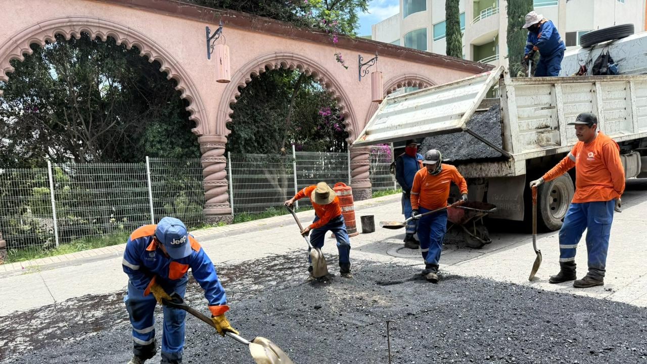 Felifer Macías informa que se han atendido 12 mil 842 baches en Querétaro