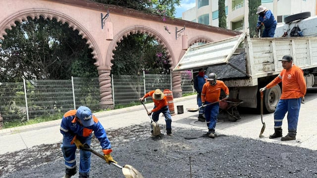 Felifer Macías supervisa los avances en la rehabilitación de vialidades en Querétaro.