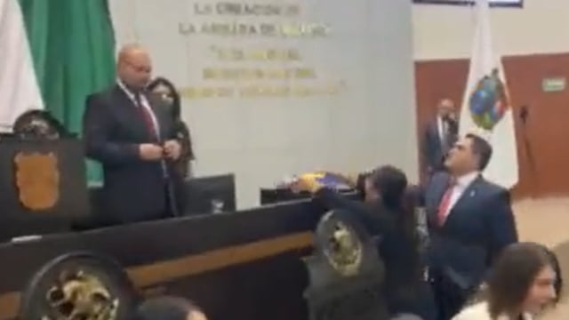Diputada del PAN regala huevos a representante de Américo Villareal, Tamaulipas