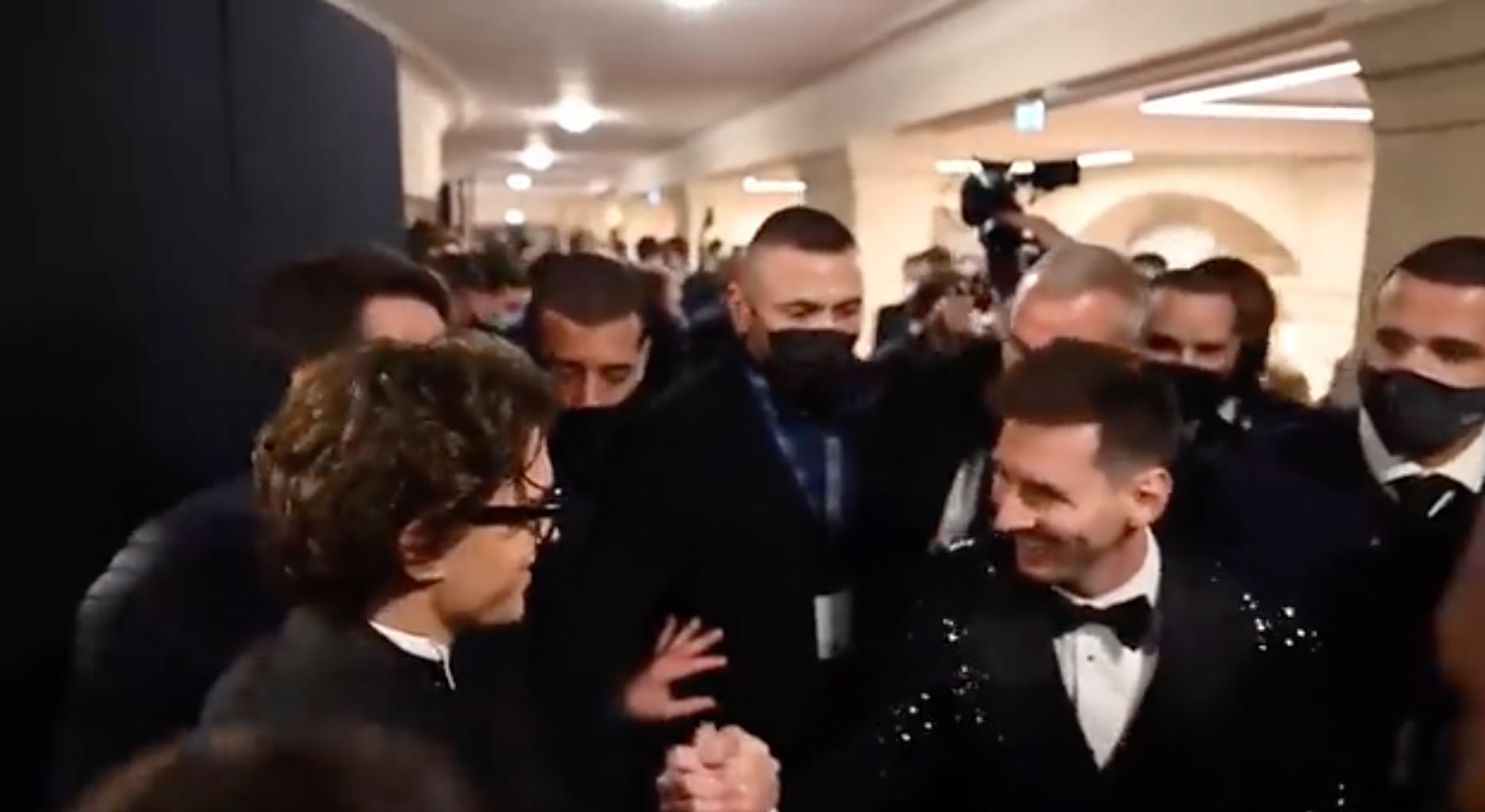 Tom Holland saluda a Lionel Messi