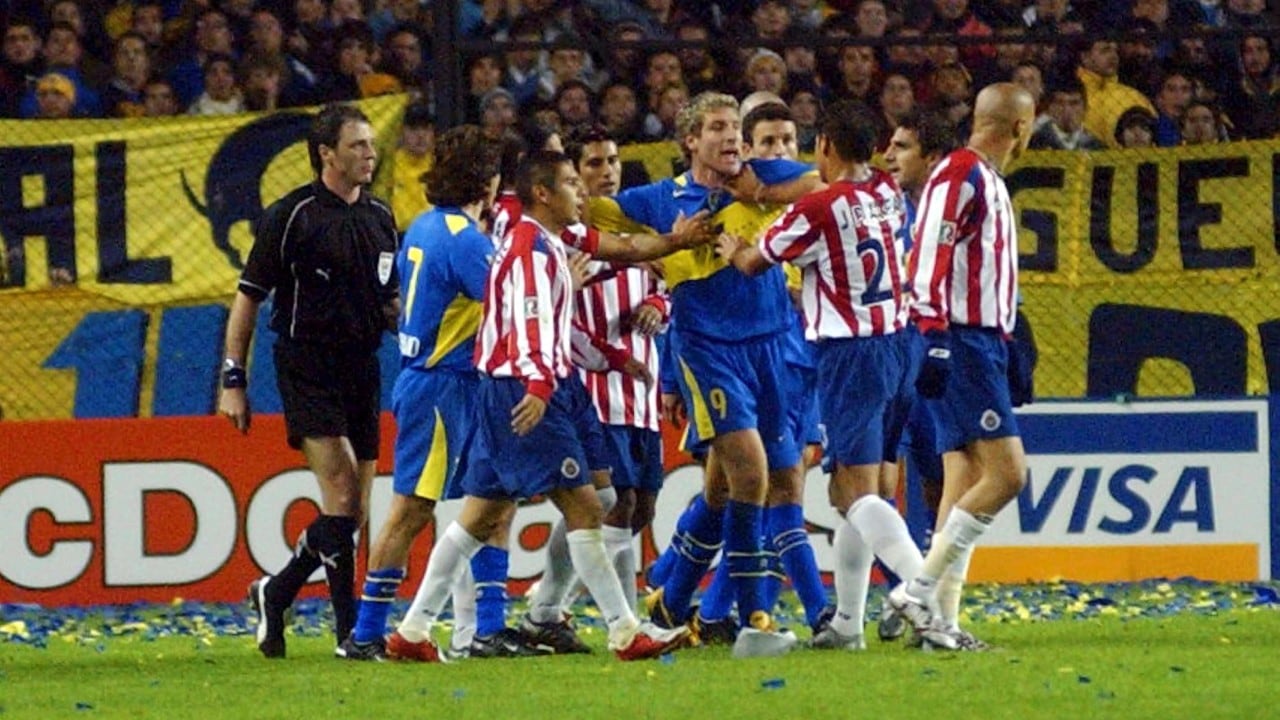 Chivas enfrente a a Boca juniors en Copa Libertadores 2005.
