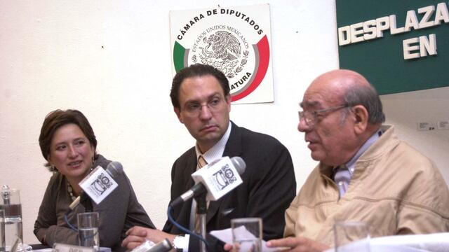 Emilio Zebadúa (centro)