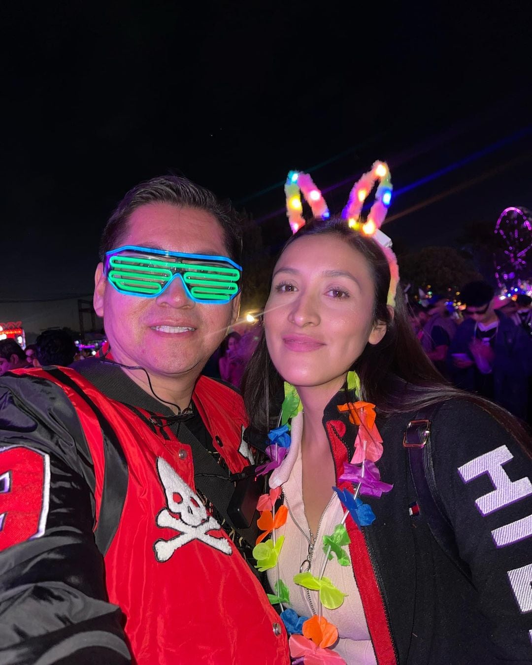 Richard TV con su novia Chavely Juárez.