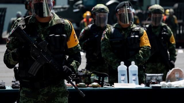 Ejército distribuye medicamentos