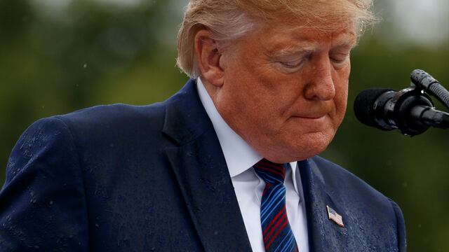 President Donald Trump speaks during an Armed Forces welcome ceremony for the new chairman of the Joint Chiefs of Staff, Gen. Mark Milley, Monday, Sept. 30, 2019, at Joint Base Myer-Henderson Hall, Va. (AP Photo/Evan Vucci)
Critican a Trump por felicitar al gobierno de Xi Jinping.