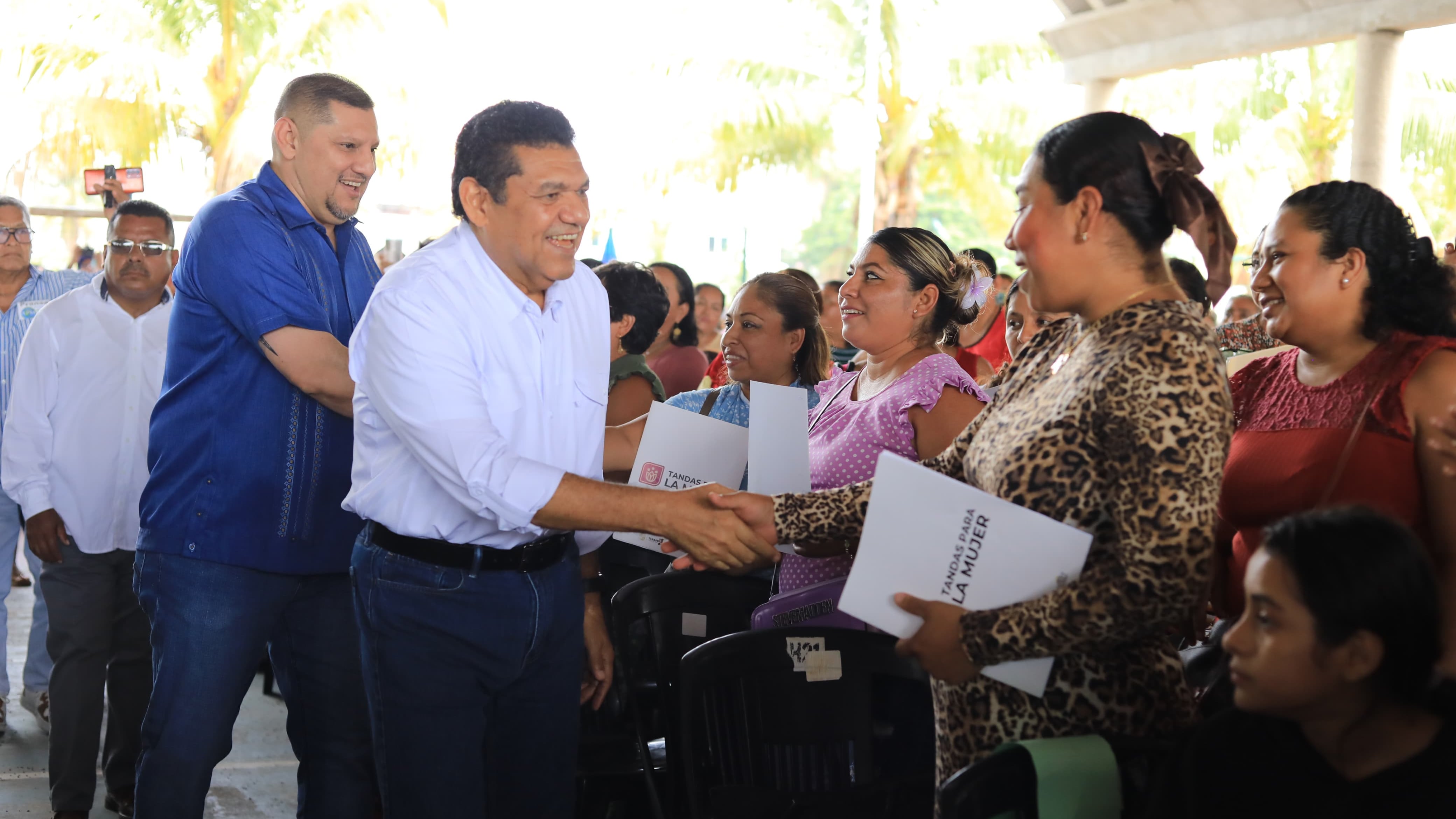 Javier May lanza “Bienestar en tu Mesa” y entrega más de 5 mil 900 apoyos sociales en Tabasco