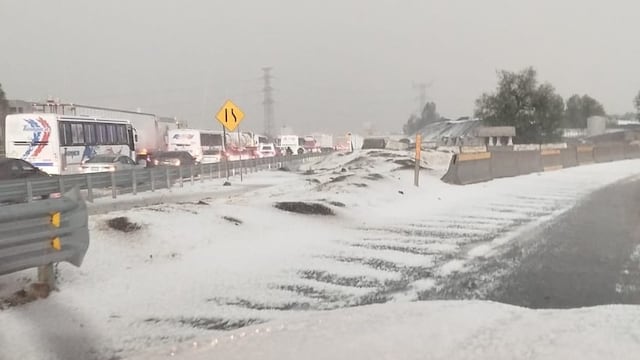 Granizada en Tecámac colapsa autopista México-Pachuca