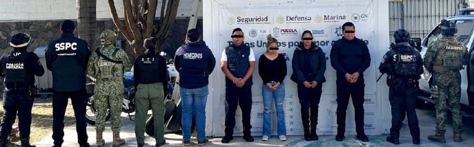 Policías municipales de Puebla caen por vínculos con La Barredora
