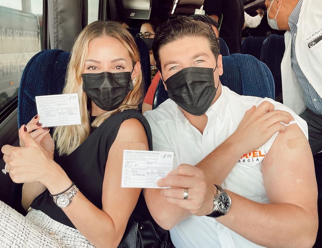 Mariana Rodríguez y Samuel García se vacunan en Estados Unidos
