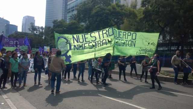 Se concentran en Monumento a la Madre a favor del aborto legal, seguro y gratuito en México.