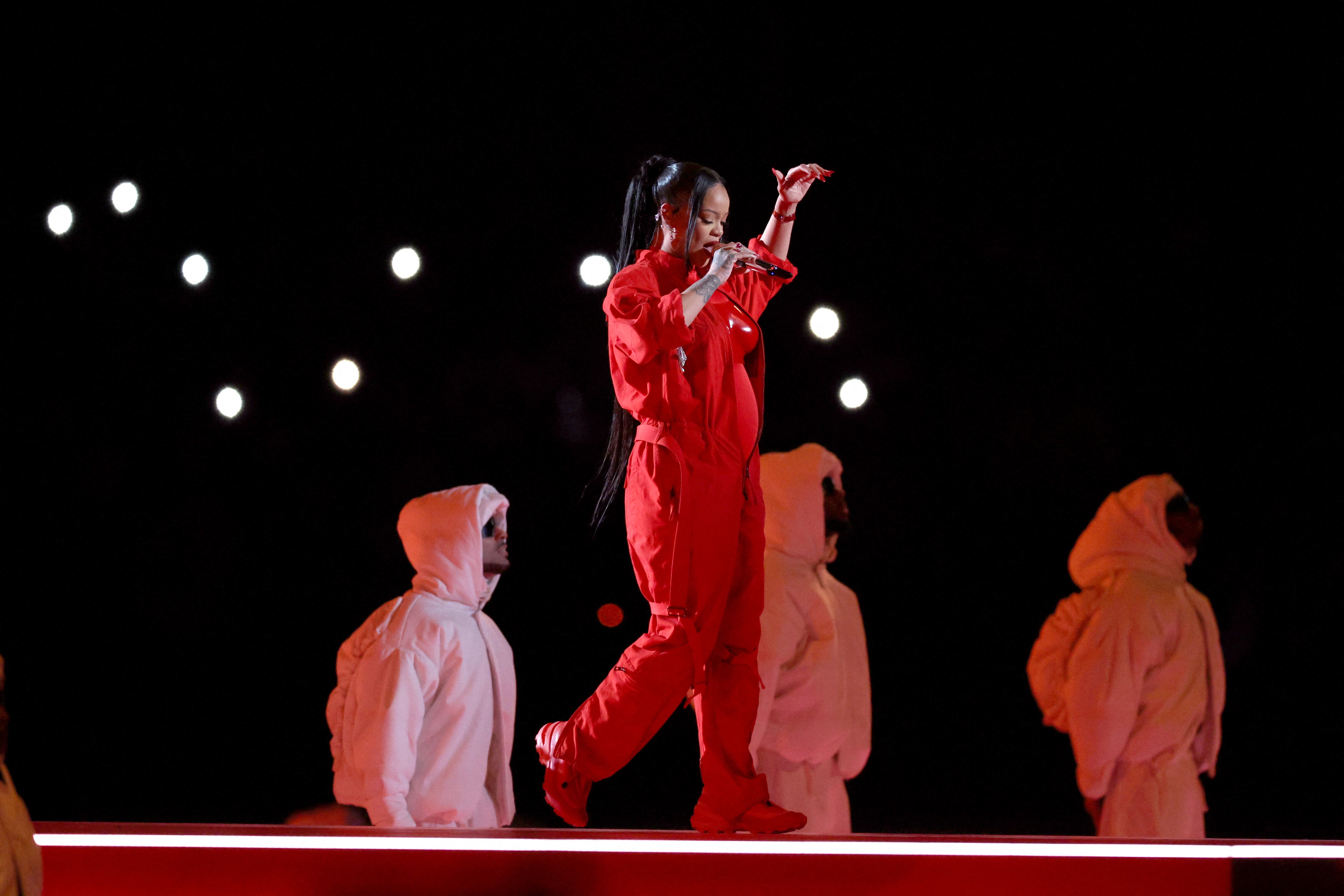 Rihanna en el medio tiempo del Super Bowl LVII