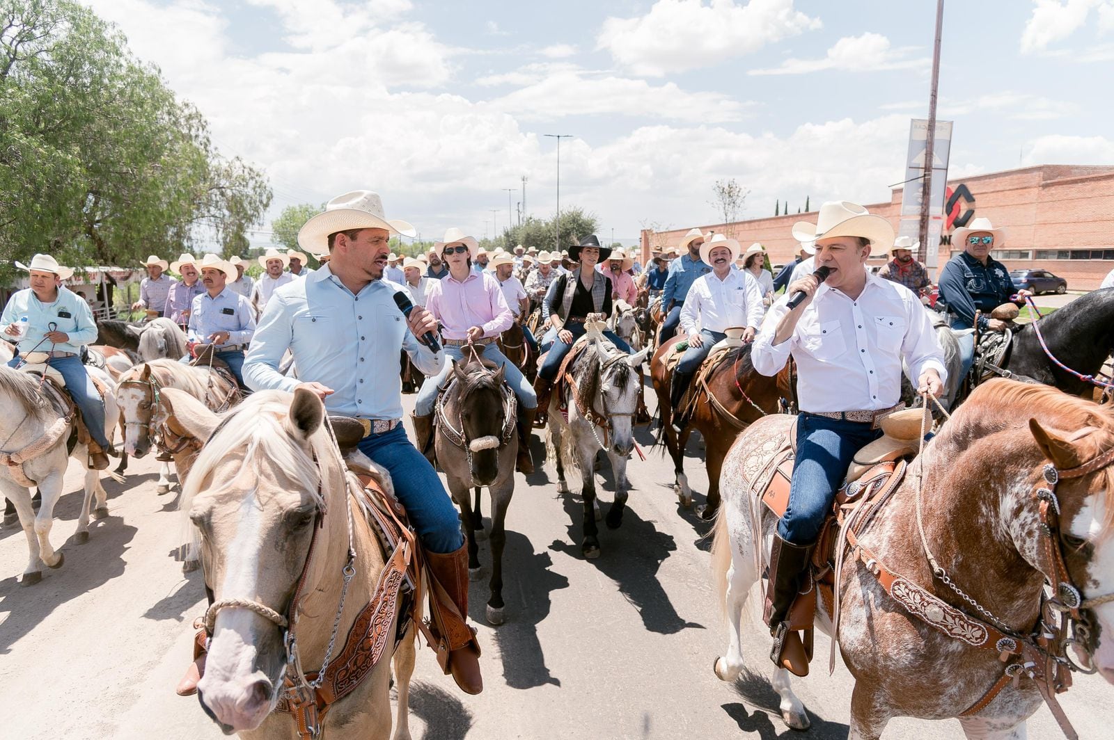 Con Esteban Villegas y Marisol Rosso al frente, la Cabalgata Villista 2025 revive el espíritu revolucionario de Durango