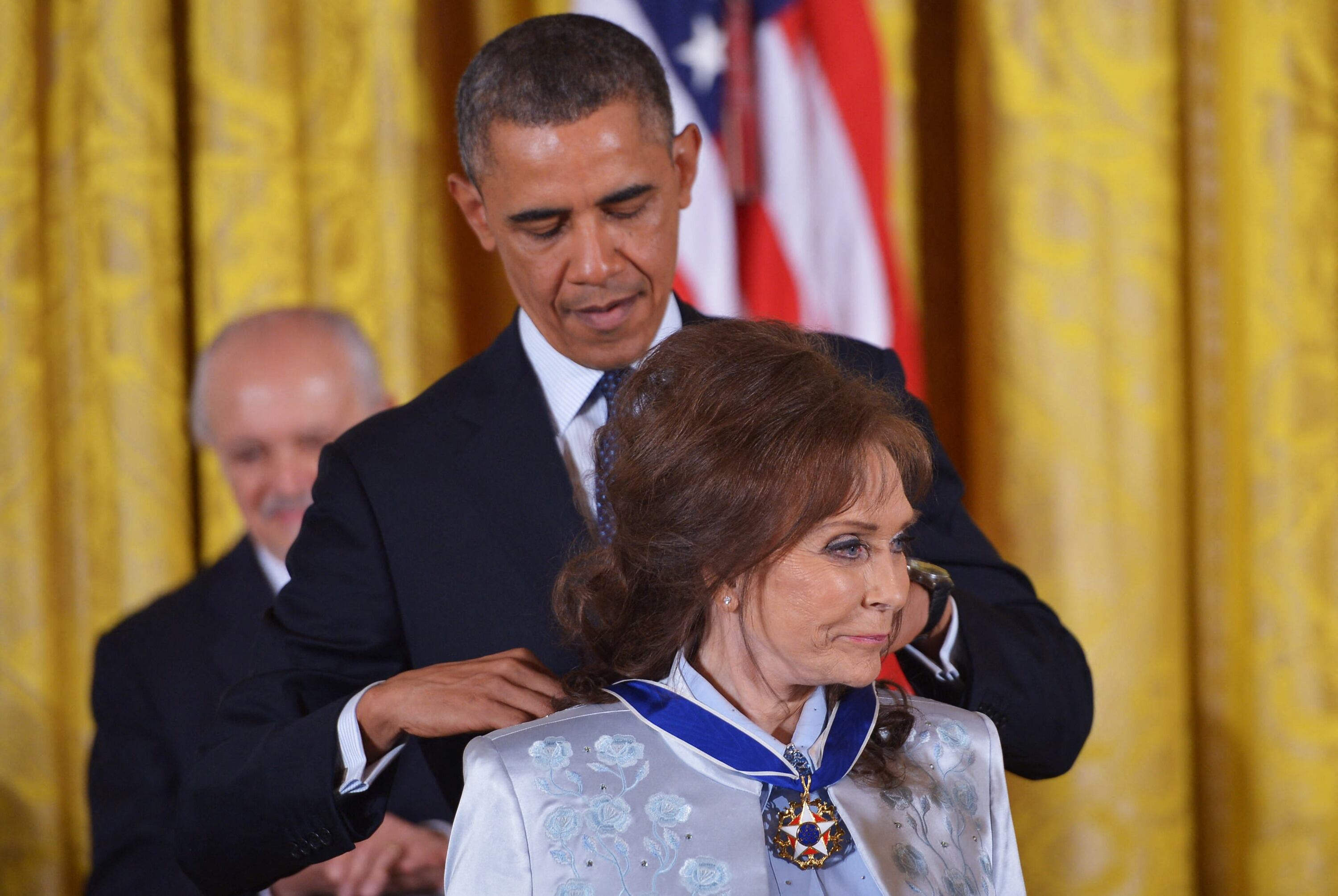 Loretta Lynn recibe la Medalla Presidencial de la Libertad, 2013