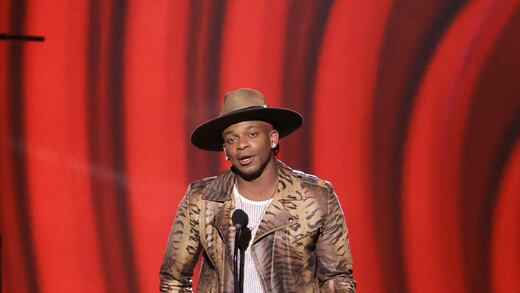 VIDEO: En el Grammy 2022 Jimmie Allen no sabía que Vicente Fernández ya murió; “no vino”, dijo