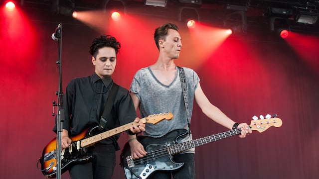 Concierto de She Past Away en Pabellón del Palacio de los Deportes