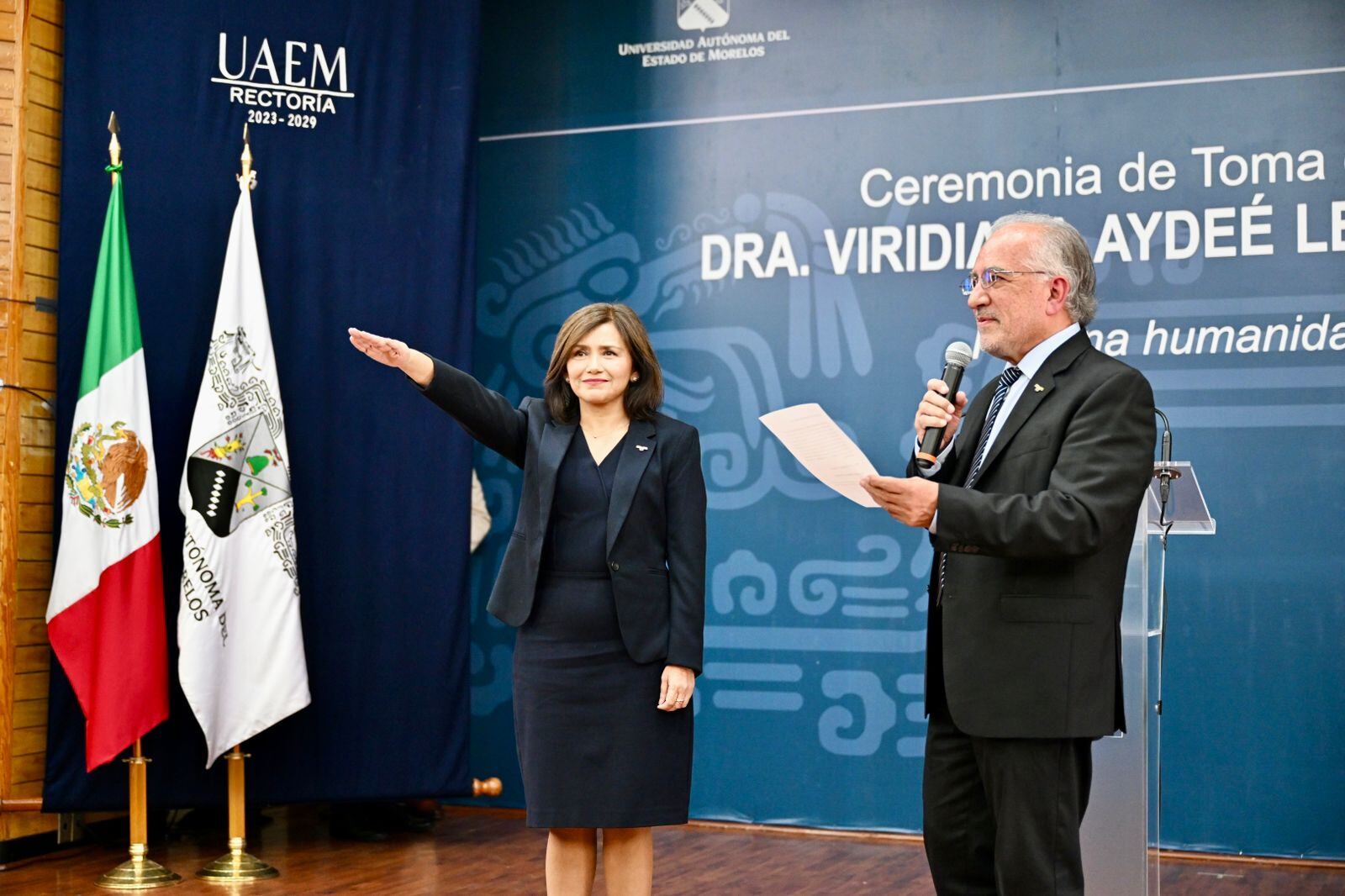 Viridiana León Hernández tomó protesta como la nueva rectora de la Universidad Autónoma del Estado de Morelos