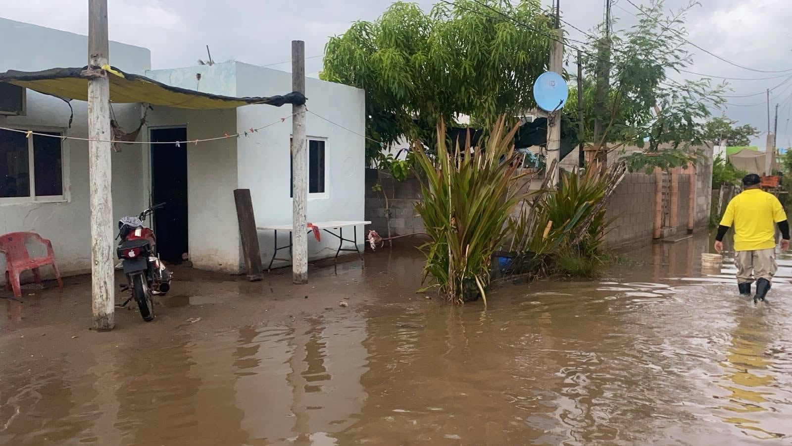 Huracán Polo provoca marea alta e inundaciones en Navolato