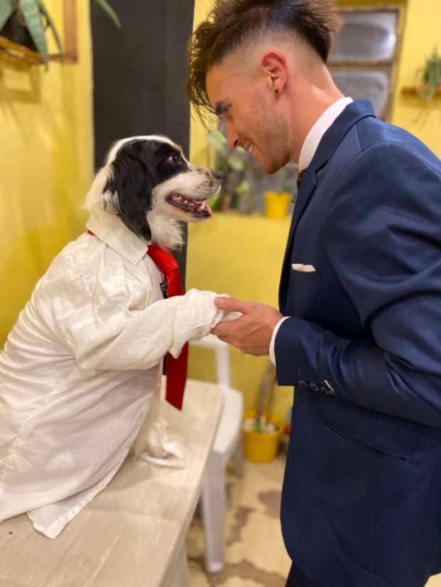 Gabriel Cárdenas con su perrito