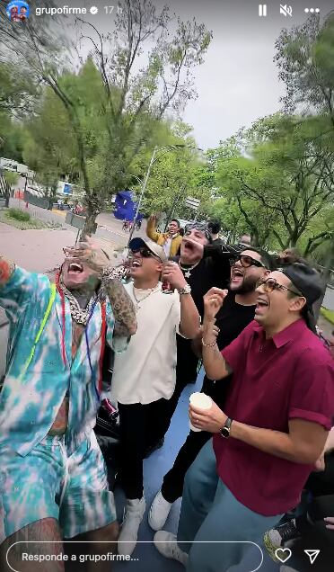 Grupo Firme y 6ix9ine recorren CDMX a bordo de un Turibus