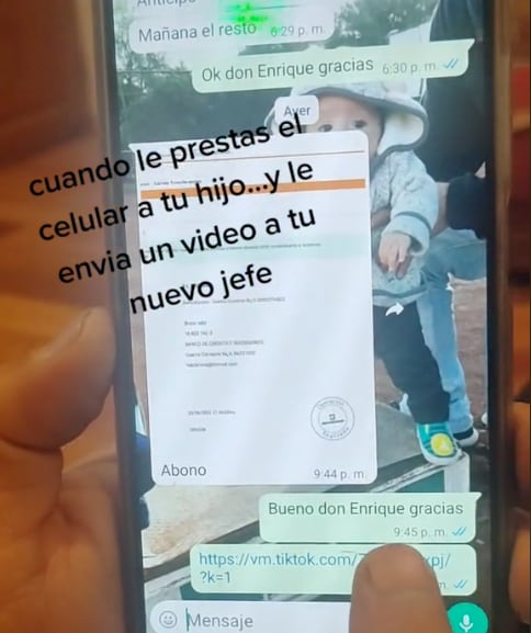 Su hijo la exhibe con su nuevo jefe