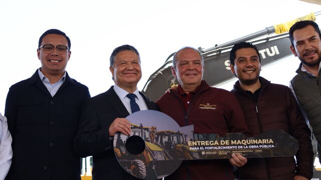 SIDPUS recibe maquinaria en manos de gobernador de Hidalgo